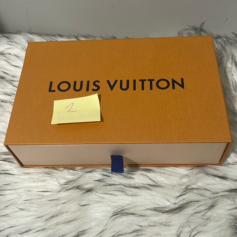Small Lv box